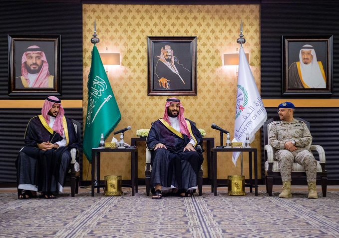 modgovksa's tweet photo. سمو ⁧#ولي_العهد⁩ يلتقي سمو وزير الدفاع وقيادات الوزارة.

https://t.co/sOwunjvp1l https://t.co/ShOCMF9KpS