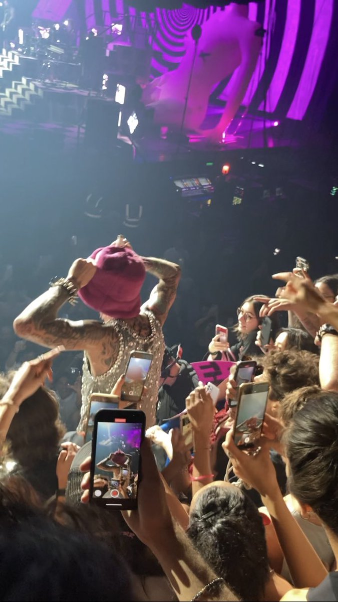 ReEnricoIV's tweet photo. Grazie fratello Kellogs @machinegunkelly https://t.co/tPF05eieqG