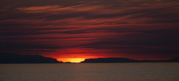 RentUnique's tweet photo. This time of year #Ambleside Park in #WestVan has the best sunsets. One of our staff photographers got some great images of it yesterday. Sun now goes down around 7pm. https://t.co/er6yR3Nr1e