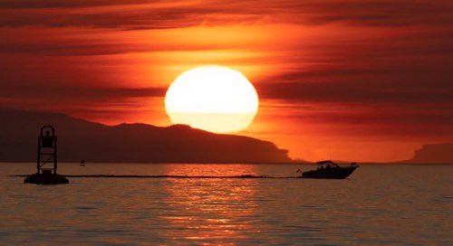 RentUnique's tweet photo. This time of year #Ambleside Park in #WestVan has the best sunsets. One of our staff photographers got some great images of it yesterday. Sun now goes down around 7pm. https://t.co/er6yR3Nr1e