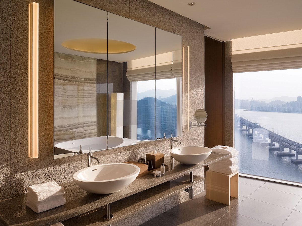 LaBuenaCorea's tweet photo. @somospostpc @nhoalee @angeljimenez una semanita para @jenherranz y @nhoalee en el Park Hyatt de Busan como retiro creativo cómo lo veis https://t.co/PNty4uer0A