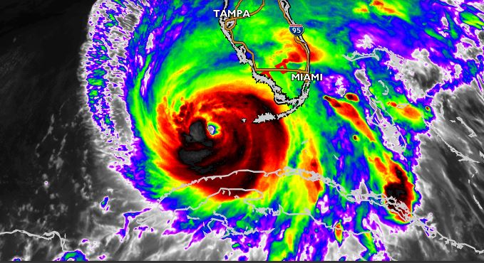 WxSavants's tweet photo. Ian is over shallow very warm waters and will increase intensity tonight and during the day on Wednesday into a Cat 4 Hurricane. #Wxsavants https://t.co/NEsNjjAJ2E