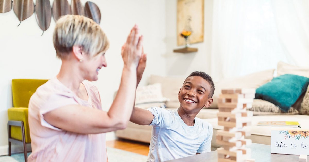 Taking your child to a therapist for the first time can be difficult for you and them. Your child may feel anxious about talking to a new person or needing the extra support of child therapy. They may even assume they are in trouble. newportbeachfamily.com/taking-your-ch…