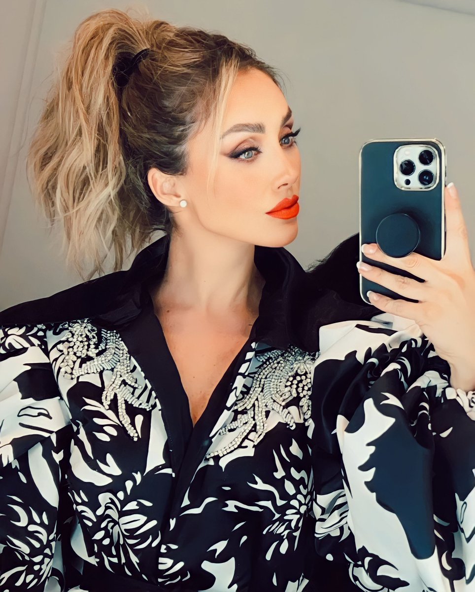 La más hermosa es <a href="/Anahi/">Anahi</a> 😍✨️😍