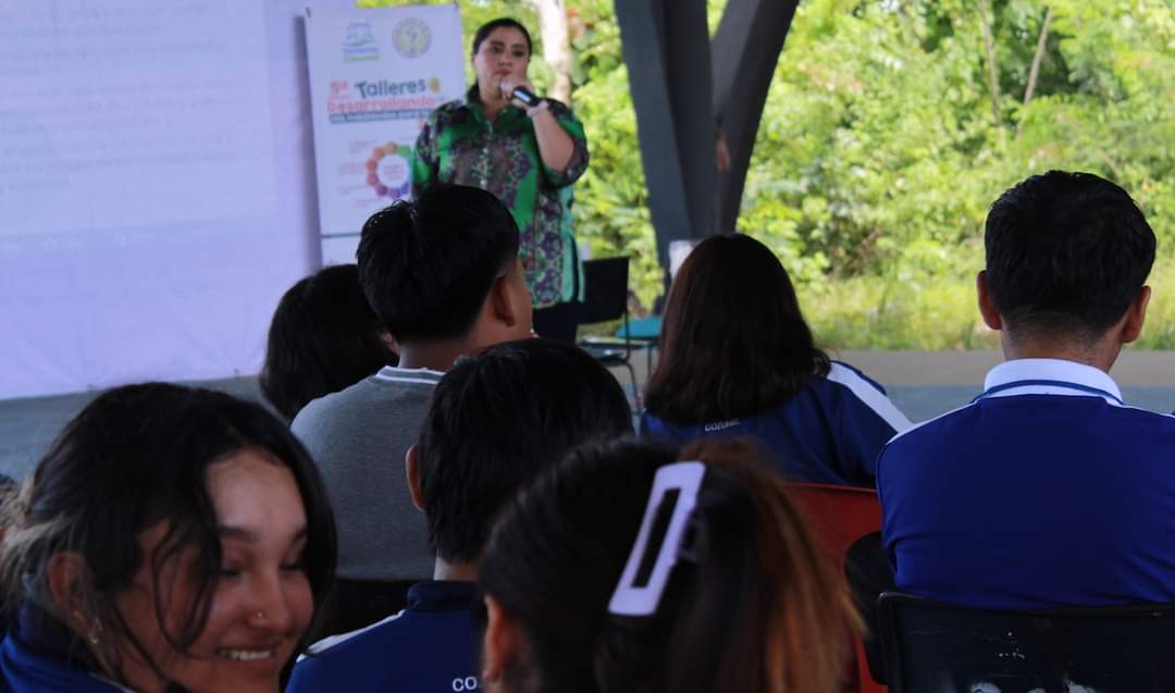 fccozumel's tweet photo. Los talleres DHpV fortalecen en jóvenes sus valores y capacidades, para reducir factores de riesgo como: abandono escolar, violencia intrafamiliar, consumo de drogas, embarazos en adolescentes, actos delictivo otros
Realizamos en alianza con #Unicva y el apoyo de @NMontePiedad https://t.co/hGLNBLhUa2