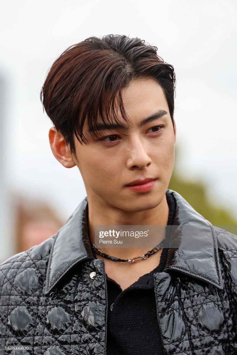 eunminbear's tweet photo. I SAW ON IG EUNWOO FOR PARIS FASHION WEEK?????????? https://t.co/thk9aLbOnF