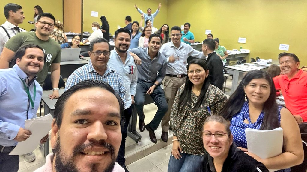 jpaguayb's tweet photo. En la @UNEMIEcuador sabemos que la excelencia no se improvisa y por eso la trabajamos a pulso. Ahora estamos en el proceso de recepción de exámenes finales de forma presencial, en 13 sedes académicas. Una labor tan ardua como reconfortante. ¡Juntos al servicio del #Ecuador! https://t.co/At9LdRLoqH