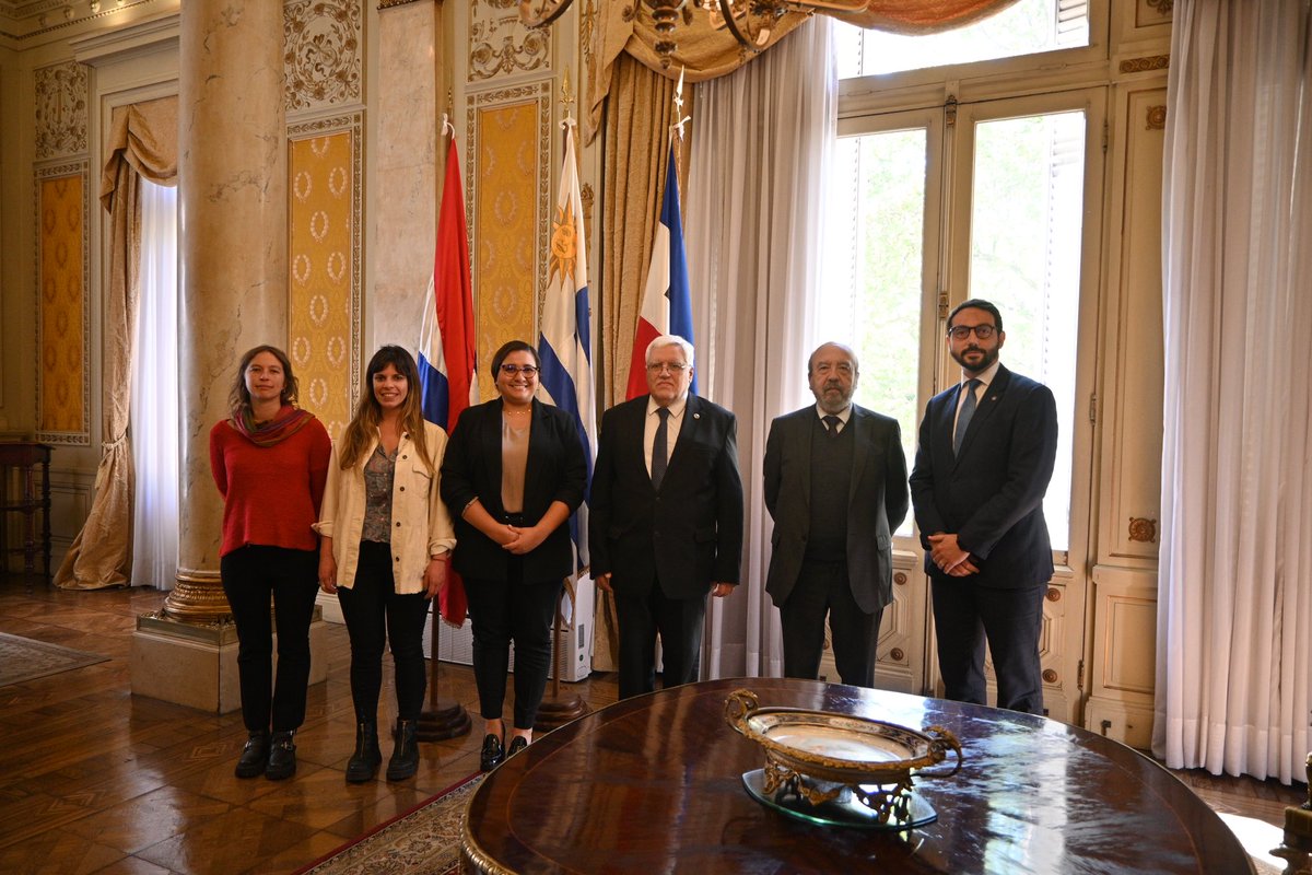 ccpr_centre_es's tweet photo. 🇺🇾 #Uruguay El día de hoy, sostuvimos reuniones con la Corte Suprema de Justicia @PJudicialUY, miembros del Parlamento @Parlamento_UY y el Ministerio de Desarrollo Social @midesuy, en seguimiento a la implementación de las Observaciones Finales del Comité de Derechos Humanos. https://t.co/jAUJjkB1ys