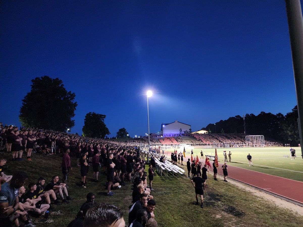 aefuh60's tweet photo. Team Pegasus @82ndCAB finishing strong during All American Week's Mystery Event.  Congrats to 1 BCT finishing in 1st place. #AAW22 #AATW #StrongerTogether #WingsoftheAirborne @JenniferMykins  @82ndABNDiv https://t.co/C1yoKhYsJB