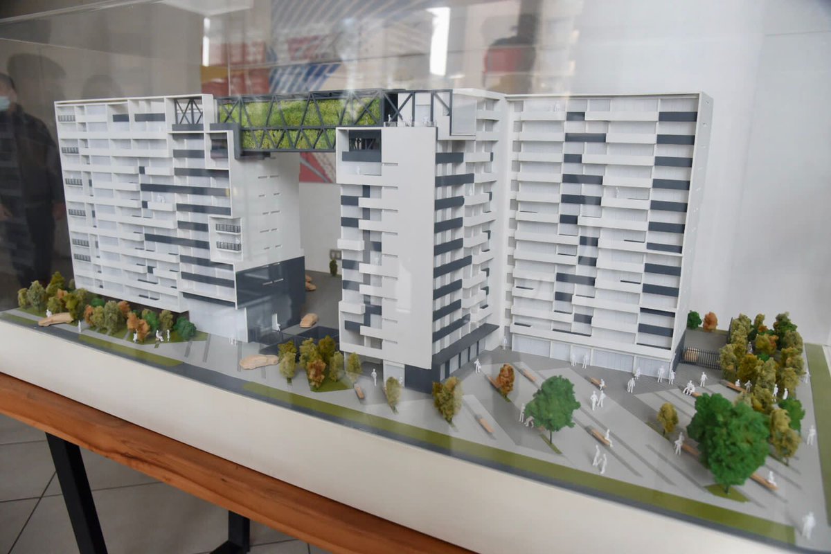 El buen urbanismo y la gran arquitectura mejoran la calidad de vida y son un aporte para la región. Inmobiliaria Norte Verde lo diseñó y logró. Una plaza para el barrio, un puente con gimnasio y espacios comunes en sintonía con las personas 👏