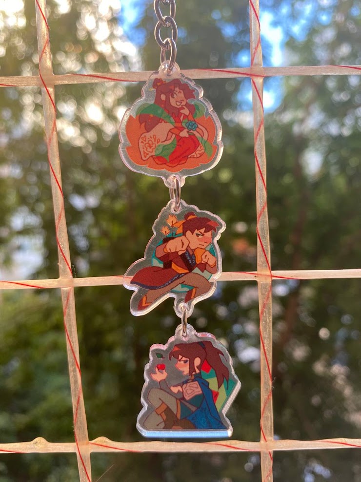 HUAlSANG's tweet photo. 💜PT / EU GO 🇵🇹🇪🇺 🌿TGCF and MDZS P4P merch by @poofmalyakaet 

a lot of Hualian and Wangxian 🥹
a totebag, sketchbook, acrylic standees + charms, holo stickers, washi tape, button badges, lanyards !

✨ Deadline: October 5 , 22:00 GMT+1 (London)

🌿Form : https://t.co/CRvIeNu4cg https://t.co/FZNrPyUTRi
