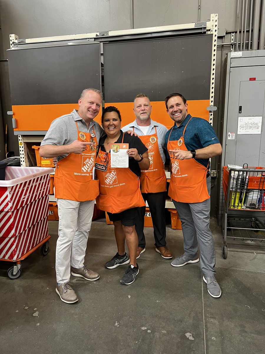 JaniceDS_HD8987's tweet photo. Shout out to our awesome service desk associate Lena for all her hard work and dedication to the Home Depot! @6971Home @Steven_Mousseau #8987 https://t.co/r7RfoJYnPT