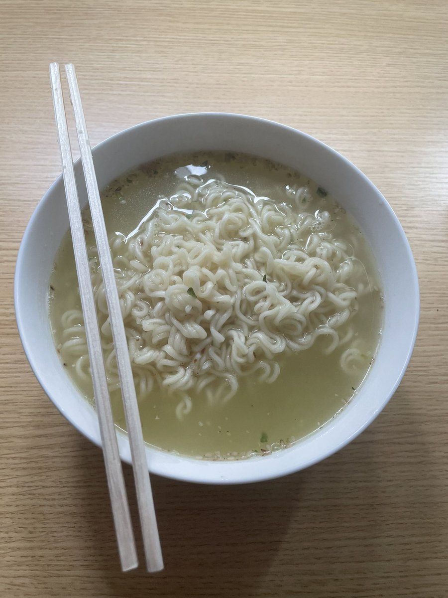 EternalGreen_39's tweet photo. おはようございます😃

今日は早起きしたし珍しく朝ラー！
なんのラーメンかもちろん
分かりますよね？？ww https://t.co/IE4EuhavZ2