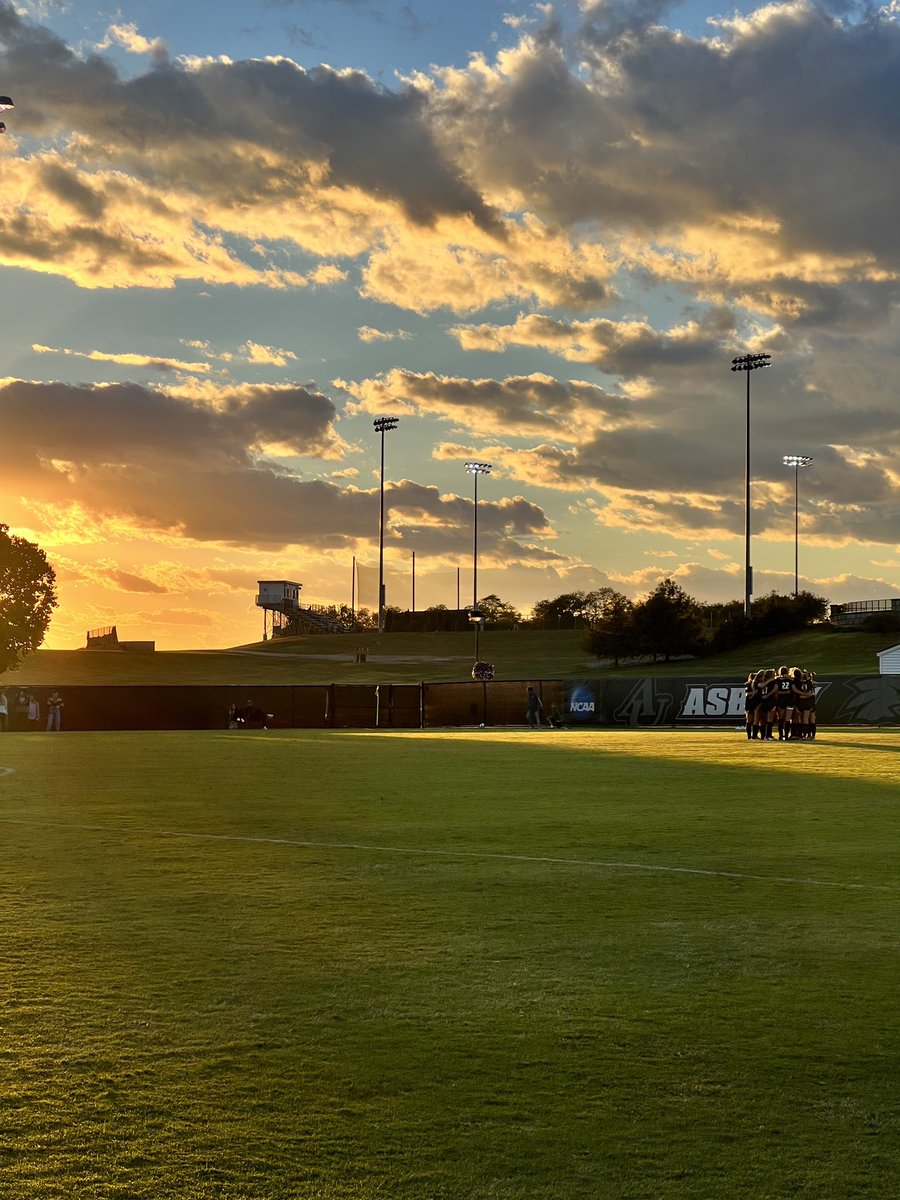 ⚽️ | Some GORGEOUS views to start the second-half 😍

HALFTIME
<a href="/CentreWSoccer/">Centre Women's Soccer</a> 2️⃣
Asbury 0️⃣