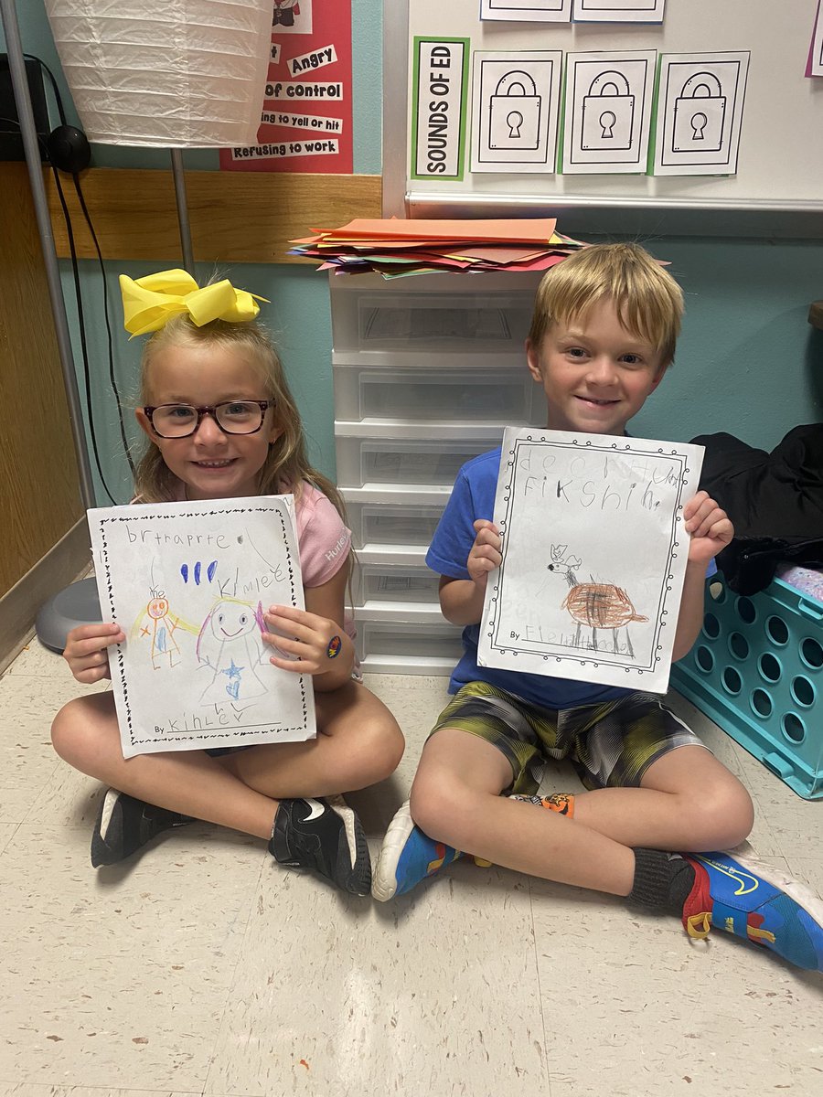Today our 1st Graders celebrated the end of a writing unit! These authors and illustrators were so proud of their masterpieces! 

Our writing stamina is growing by the day! Way to go 1st grade! 

💛💜💛💜💛
<a href="/granburyisd/">Granbury ISD</a> 
#aesmakeyourmark