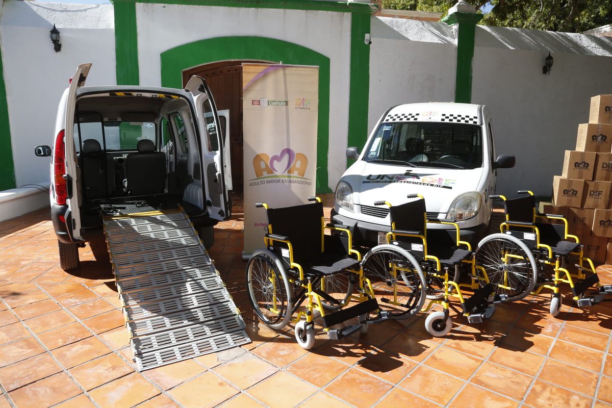 GobDeCoahuila's tweet photo. Con la #entrega de dos unidades, arrancó en #Parras de la Fuente el programa #UNEDIF, que brindará el servicio de traslado a personas con discapacidad motriz en esa localidad. https://t.co/LQNoa0YPAC
