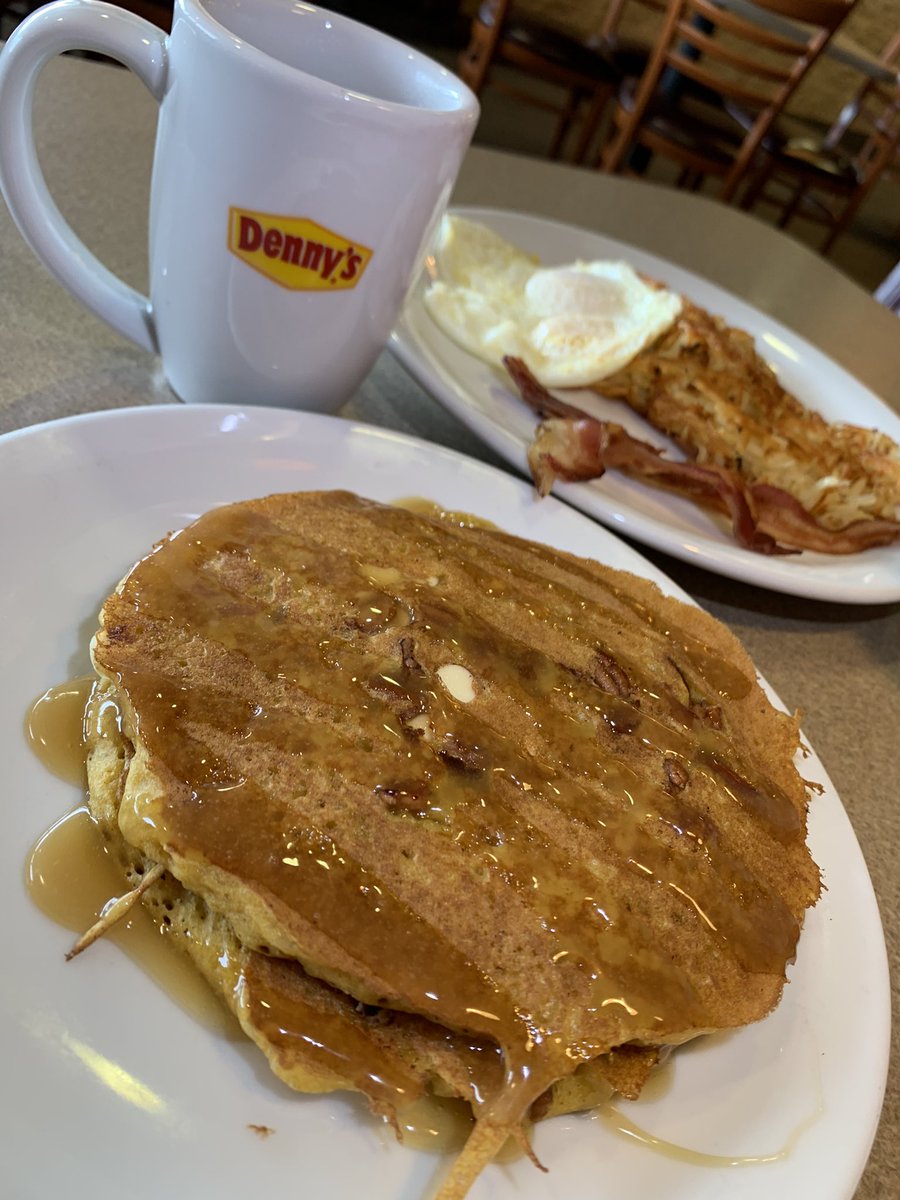 KendalsBites's tweet photo. So pumped-kin pancakes at @DennysDiner 🎃 🥞 These are cooked with real pumpkin pie filling, glazed pecans, and white chocolate chips — then topped with pecan pie sauce 🥧 https://t.co/IIEbUa8ijG