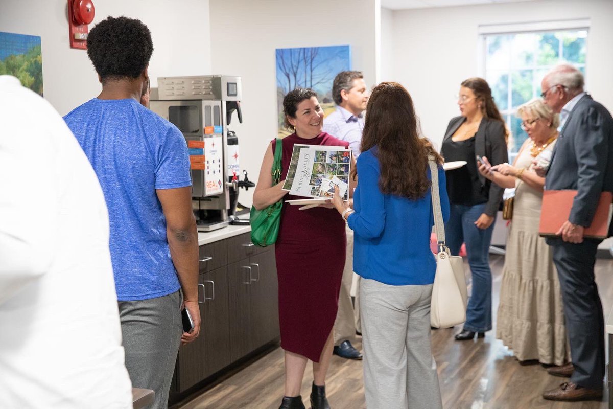 CapWorkspaces's tweet photo. Coworking = Community + Collaboration
So grateful for our growing community of entrepreneurs, creatives and more at Capital Workspaces. โจ
Join us and learn more at https://t.co/r2eoswRMnb
Photos by PSK Creative ๐ธ
#coworking #capitalworkspaces #springvalleydc #endofsummer https://t.co/PuqlO35huM