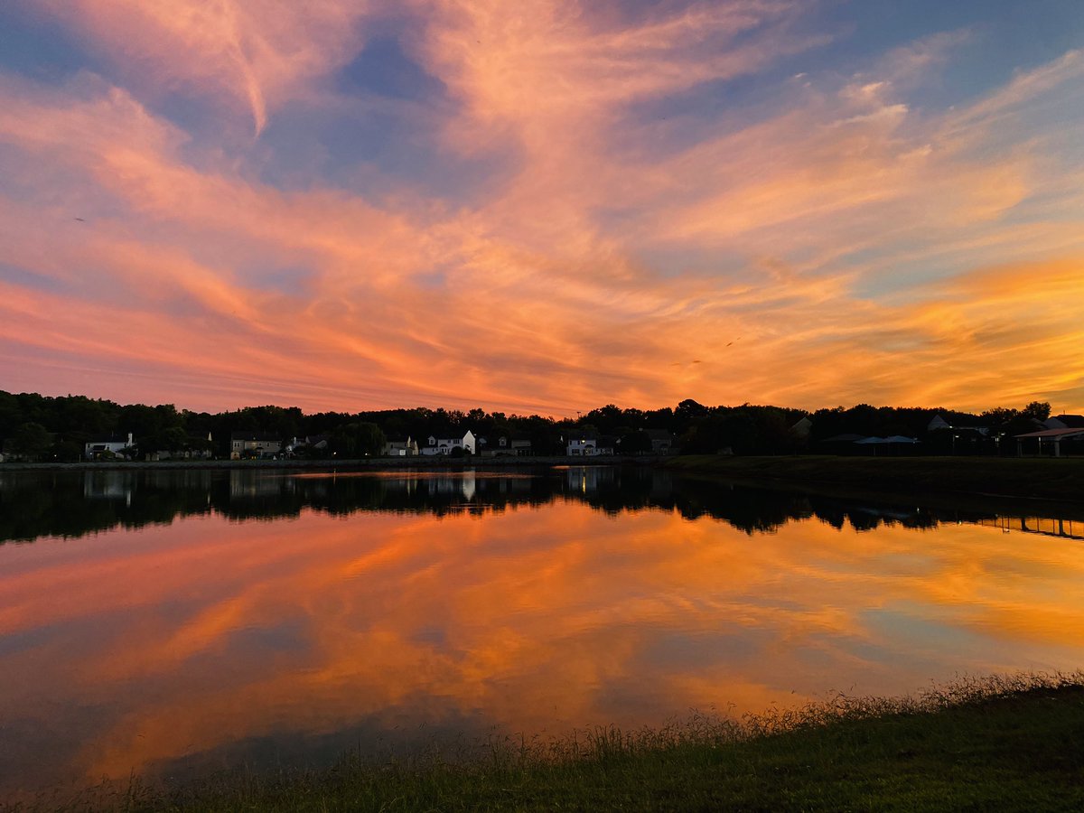 LisasPointofVi1's tweet photo. #sunset reflections in #Suffolk #Virginia from #LisasPointofView . https://t.co/aR3MEsVmh3