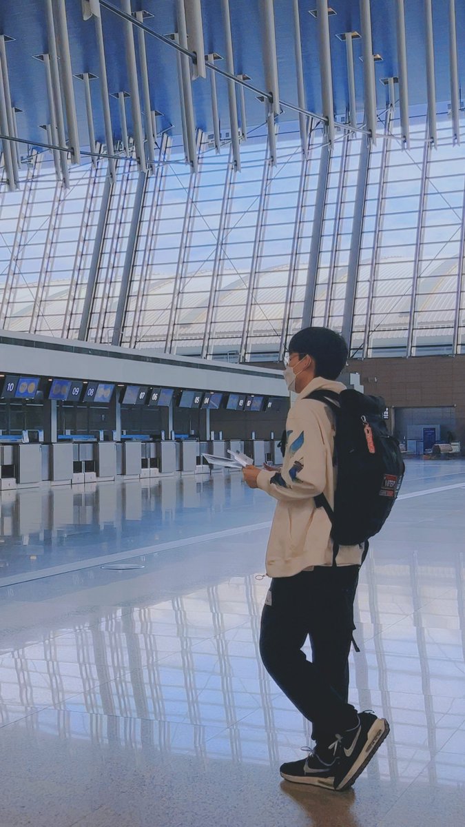 Viper3_park's tweet photo. 220927 pvg 🛫️

롤드컵 화이팅✊🏻
최선을 다해서 경기를 후회 없이 잘 하세요!
바이퍼 선수를 영원히 믿을게요💙

#Viper #바이퍼 #박도현 https://t.co/G0CySIimJU
