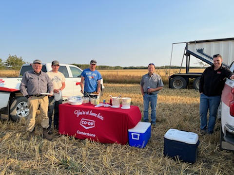 IrelandFarmEq's tweet photo. IFE was proud to partner with COOP once again for the Meal in a Field. Thank you to everyone who made these day's possible. Great to see a successful harvest for so many of our local farmers.
#Mealinthefield #Coop #IFE #Harvest https://t.co/uadejD7iZw