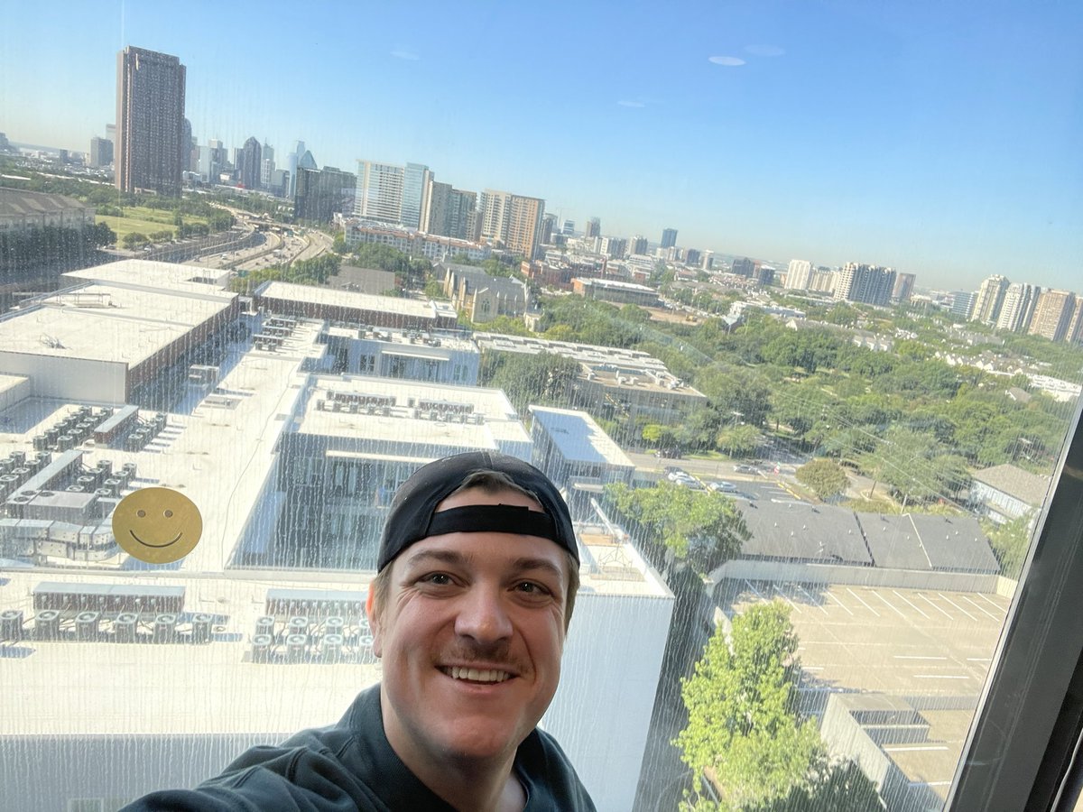 ItsAlexLuckey's tweet photo. This beautiful weather and amazing view is giving me a lot to smile about.
Let’s hang out from 7p-Midnight on 98.7 KLUV!
#KLUCK https://t.co/DogEISIE2a