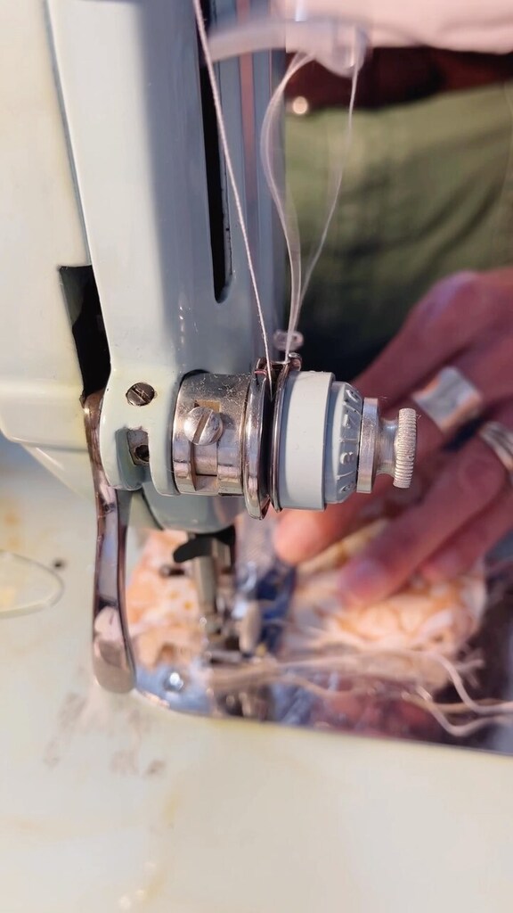 ebodygirle's tweet photo. There is something about sewing on a sewing machine older than you are….. ☺️💙
#olfaithful #bigblue #vintagesewingmachine #newhomesewingmachine #seamstress #creative #sewing #sewingmachine #alteredstatesstudio https://t.co/3CHaINkNXj https://t.co/y2cNzNy3ez