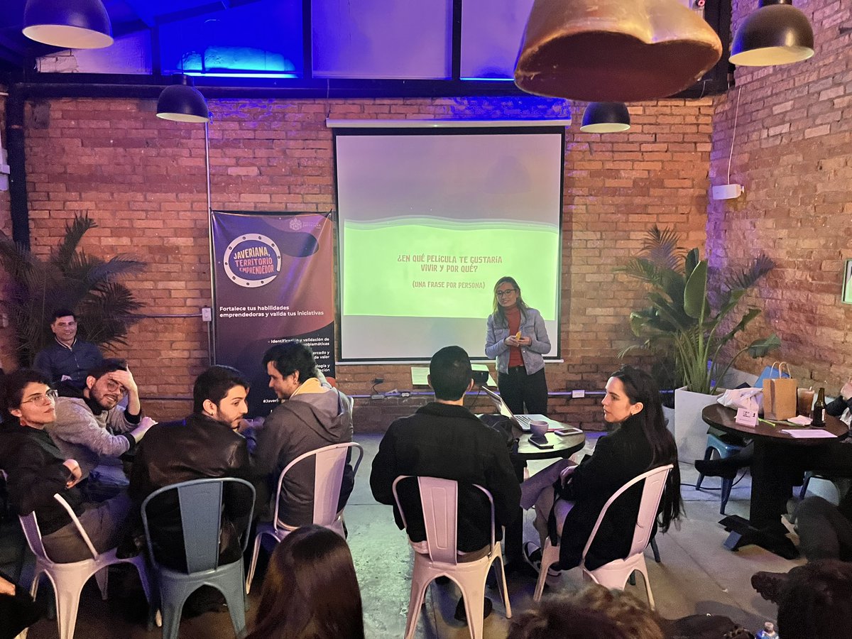 Bienvenidos a nuestra noche de pitch de #JaverianaTerritorioEmprendedor hoy  interactuando con el ecosistema emprendedor en Cantera Café.  Mucha suerte a nuestros emprendedores #JaverianaEmprende <a href="/Emprende_PUJ/">Centro Javeriano de Emprendimiento</a>
