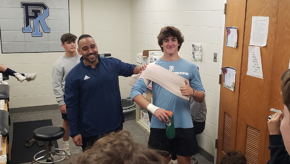 CHS_SptMed02816's tweet photo. Huge thank you to the URI Athletic Training Staff: Andy, Jake, and @TheKHolland13 for hosting our sports medicine class @CoventryOakers @coventrycareer for a fantastic field trip today!! @thorrbjorn @MarcParlange @universityofri @UriFootball @TReiss32 @CoachFlem https://t.co/c5Rzmwqmn0
