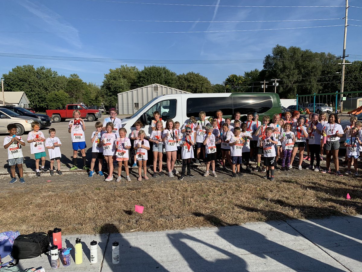 ccbisonxc's tweet photo. Our First Annual kids camp was a success!! We had a great turnout and great energy from the kids! We ended it with a fun color run and popsicles! Thank you to @onegranite for the Awesome shirts, @bussjason for timing and all the parents who helped make everything run smoothly! https://t.co/vKtBNYOl3S
