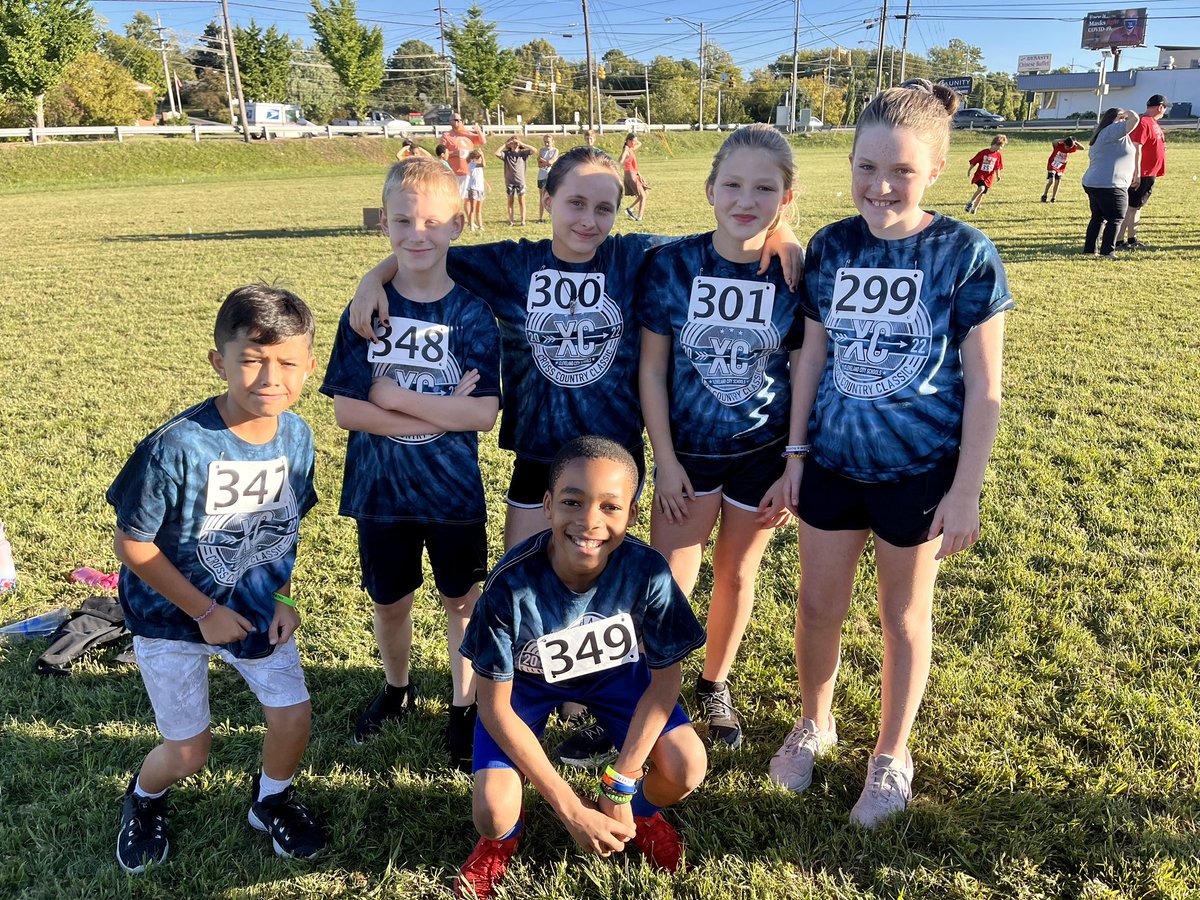 RossRockets's tweet photo. Thanks to all who came out to support our runners! https://t.co/Mo09jlC5ky