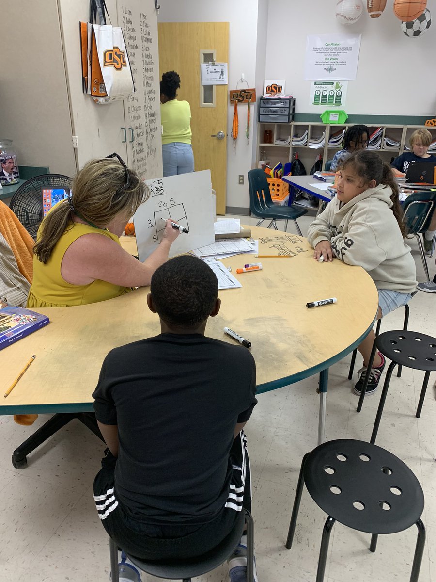 kayliewebby's tweet photo. Mrs. Milliken walking students through how to use strategies in math. #worthit https://t.co/yggsvIFhtb