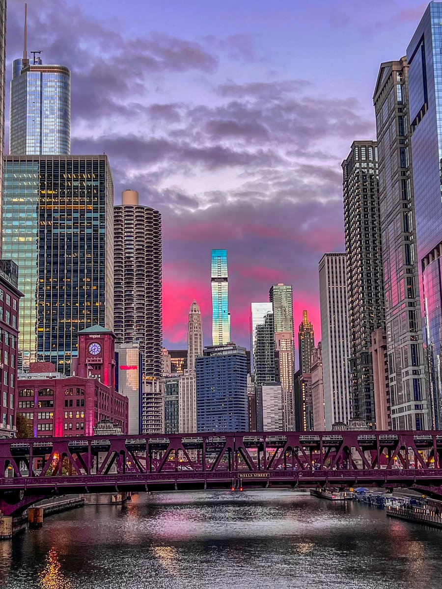Cotton candy 🍭 sunset tonight in #Chicago