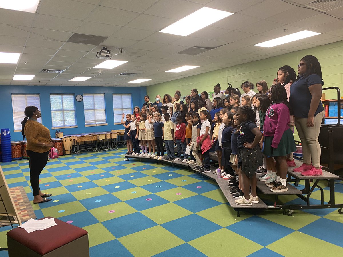 BriargroveES's tweet photo. The Briargrove Choir is second to none! Can’t wait to hear our Roadrunners’ beautiful melody 🎶 https://t.co/m8fan7P6op