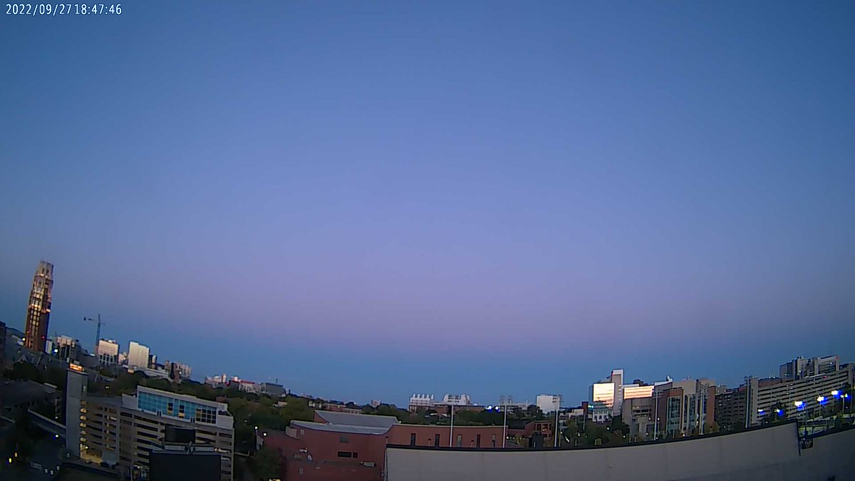 VUWxSTEM's tweet photo. Vanderbilt University at sunset and it's 70.6 F. https://t.co/IhHtyQggTM