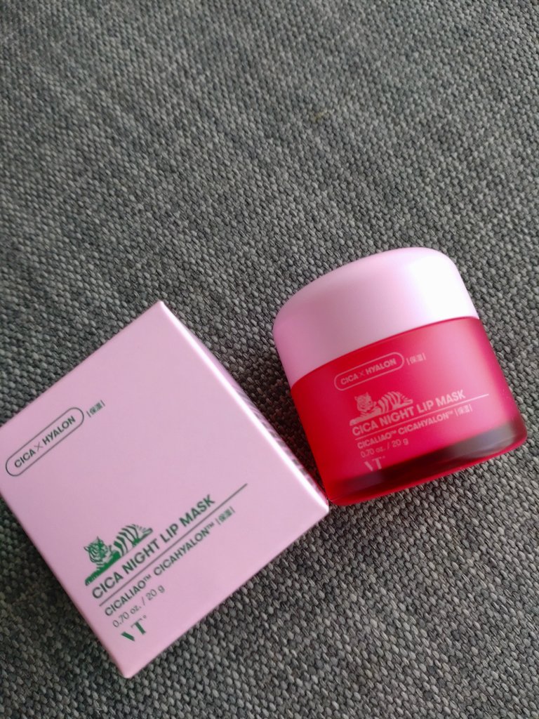 Run51668243's tweet photo. VT Cosmetics　CICAナイトリップマスク
✼••┈┈••✼••┈┈••✼••┈┈••✼••┈┈••✼

#LIPSショッピング

寝る前に使う...
https://t.co/OiiozGhsQN https://t.co/ISbIU2ejub