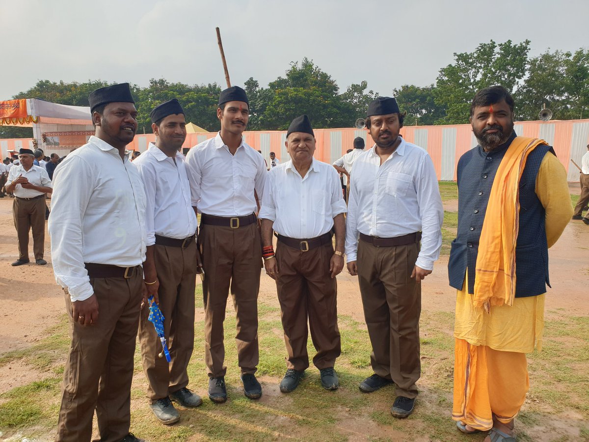bjpcpsingh's tweet photo. "भारत हमें देता है सब कुछ - हम भी तो कुछ देना सीखें।"

आज प्रात: #राष्ट्रीय_स्वयंसेवक_संघ के
राँची महानगर एकत्रीकरण में #सरकार्यवाह आदरणीय श्री दत्तात्रेय होसबाले जी का मार्गदर्शन हम सभी को प्राप्त हुआ।

@RSSorg @DattaHosabale @friendsofrss https://t.co/f4Ah5XMIWu