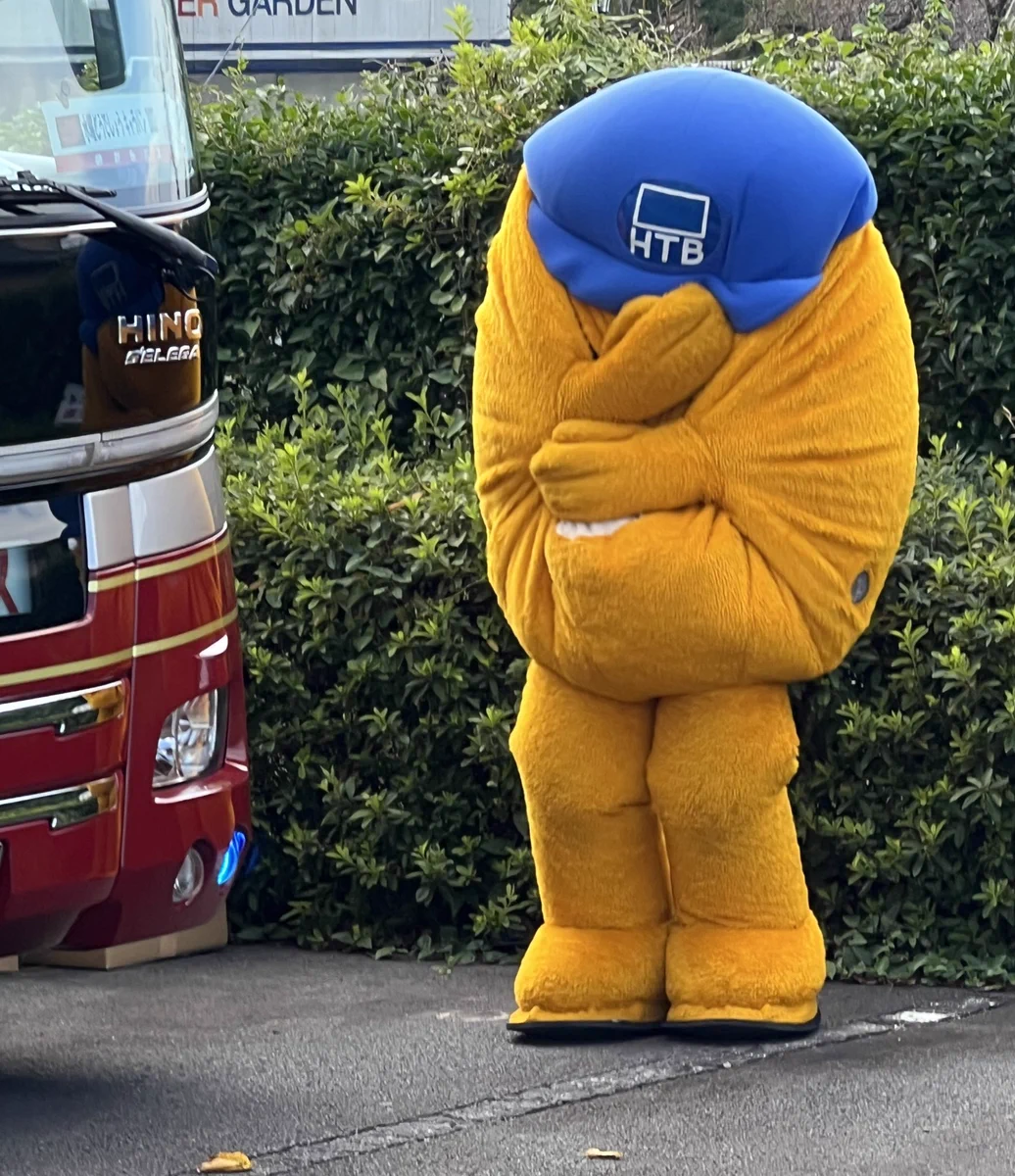 バスに乗り込む前に自らを圧縮するonちゃんが目撃される！