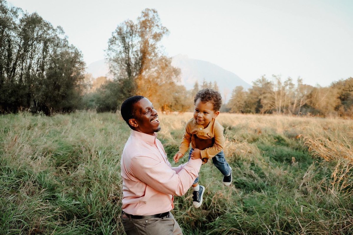 jamjamwalton's tweet photo. "Let us be grateful to the people who make us happy; they are the charming gardeners who make our souls blossom."
#DaddyJam #WaltonPartyOfFour https://t.co/2ugj5BIrYa