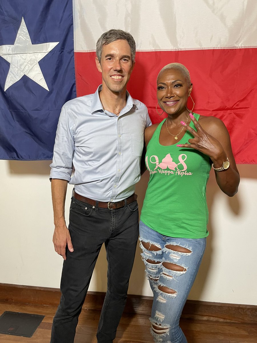 JonesJolanda's tweet image. Happy 2 host Beto in House District 147 at my Alma Mater  UH! #TeamBeto #NotYourAverageJo #JoGotUs #HD147 #GoCoogs #3rdWard #TurnTexasBlue #DeterminedDemocrats