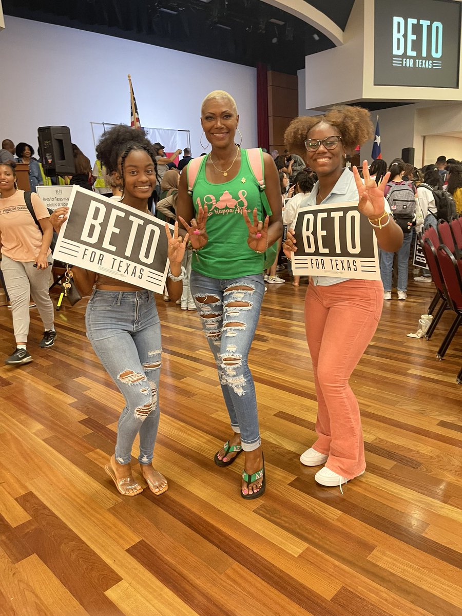 JonesJolanda's tweet image. Happy 2 host Beto in House District 147 at my Alma Mater  UH! #TeamBeto #NotYourAverageJo #JoGotUs #HD147 #GoCoogs #3rdWard #TurnTexasBlue #DeterminedDemocrats
