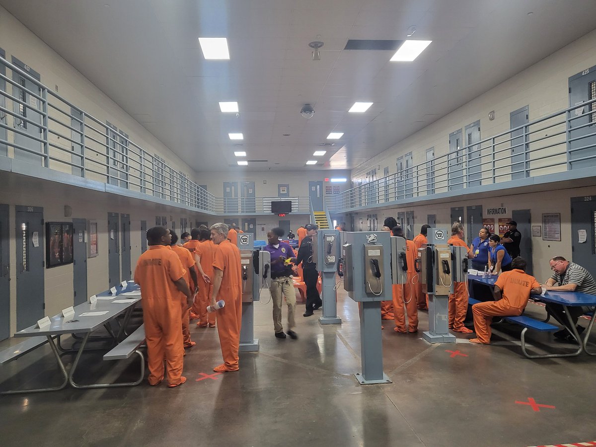 Our Detention Division provides a continuum of care for subjects housed in our jail. Last Friday, we had a Resource Fair in an attempt at setting them up w/ opportunities 👏‐health care, crisis, addiction, housing & veterans' services + ID services & more. #honor #rehabilitation