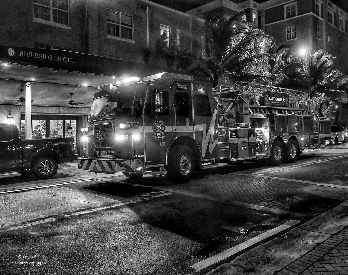 12:39am 
“FORT LAUDERDALE - LADDER 2,  ALARM BELLS RINGING, RIVERSIDE HOTEL, E. LAS OLAS BOULEVARD, OCCUPANTS ARE EVACUATING AT THIS TIME.”
:
PS: Baillie🐾 wasn’t impressed. She enjoys her beauty sleep!