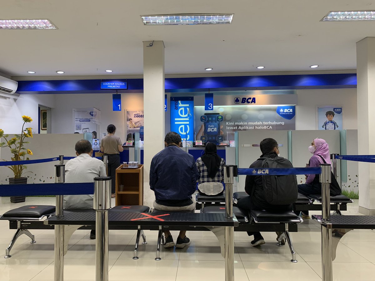 ror1sh's tweet photo. @BankBCA daripada ribet dengan bank bca sektor 1 bintaro saya memutuskan untuk pergi ke bank bca pasar mayestik dan melakukan proses transfer valas lagi disini. (4) https://t.co/RplzhgrKp2