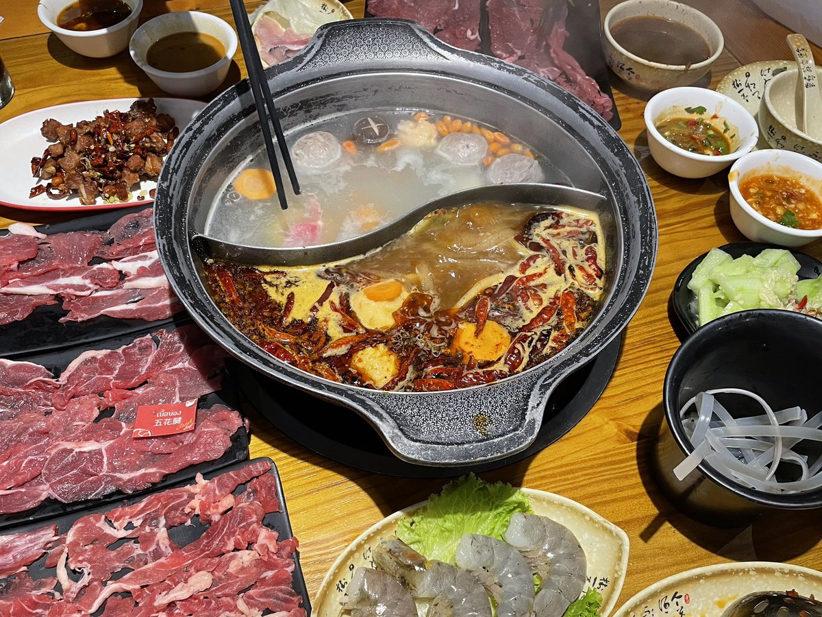 jjdoesitwork's tweet photo. ตั้งแต่รู้จักชาบูหม่าล่ามา ร้าน Treasure Beef คือมูฟออนไม่ได้เลย ไปกินไม่ต่ำกว่า 5 ครั้ง พาใครไปแฮปปี้หมด โดนตกด้วยซุปที่โคตรอร่อย ไม่จิ้มน้ำจิ้มยังได้ วัตถุดิบในร้านคือคุณภาพสุด ร้านเค้าเน้นสายเนื้อนะ มีหมูกับไก่นิดหน่อย เราก็ไม่กินเนื้อแต่เรายอมจ่ายเพื่อไปกินซุปเค้าเลย สุดยอด https://t.co/CPH8xmkANB