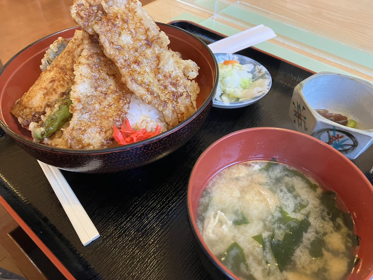 feelgoodcom's tweet image. 海老天丼&amp;amp;ハーブ豚天丼。
どっちも旨し♪

#小川屋
#1957年創業
#北海道真狩村
#真狩村の老舗