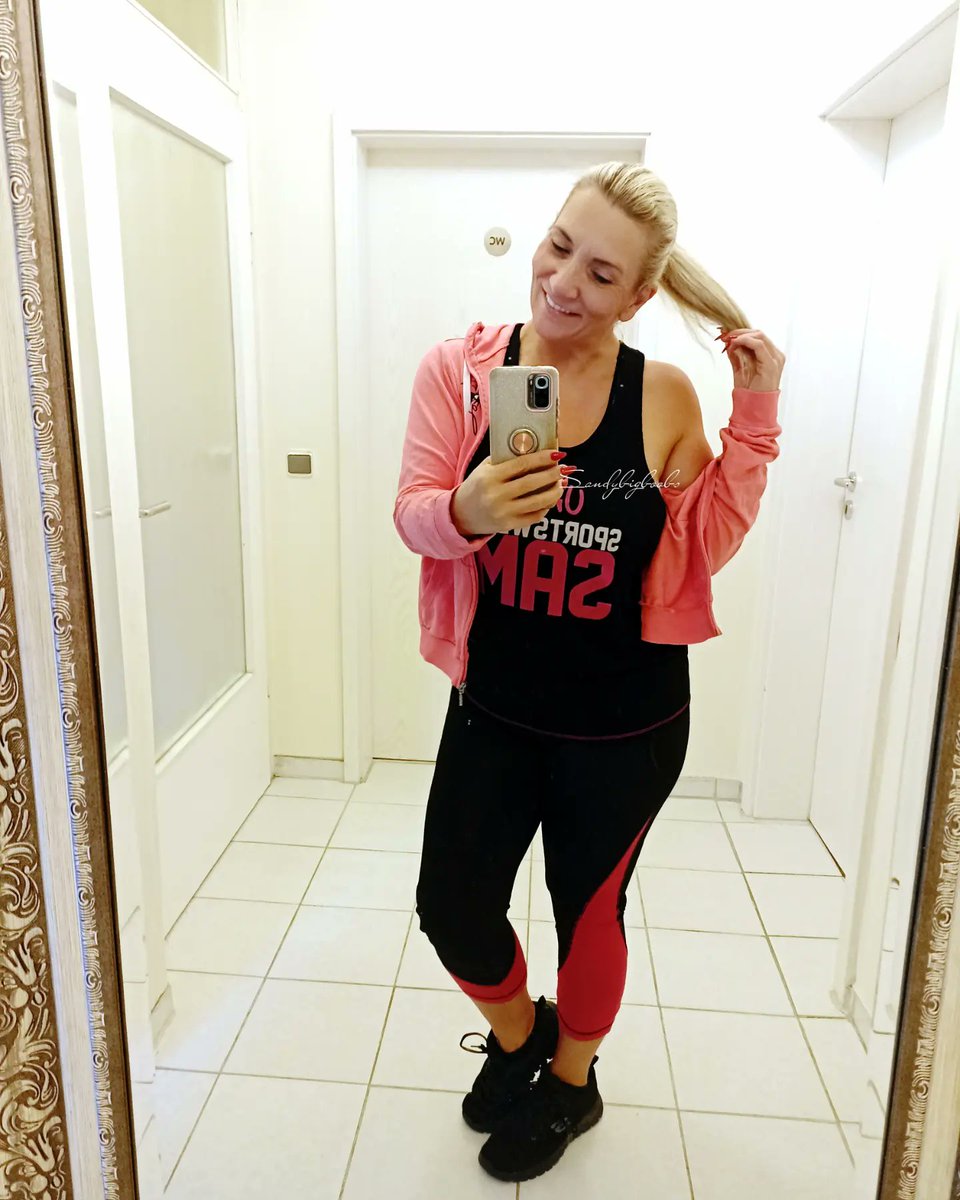 💗🖤💗🖤💗🖤💗🖤💗
Good morning everyone 🌅. I am ready for some #sport .
#Zumba #fitness #sportswear 
#Motivation 
#health #workout
#dance
#leggins 
#fitnessoutfit
#fitness
💗🖤💗🖤💗🖤💗🖤💗