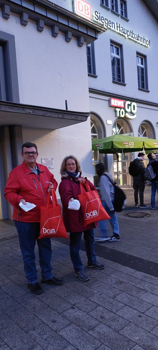 #MiloDGB
In #Siegen sind unsere haupt- &amp; ehrenamtlichen Kolleg*innen mit der Verteilung von Info-Materialien gestartet 👍