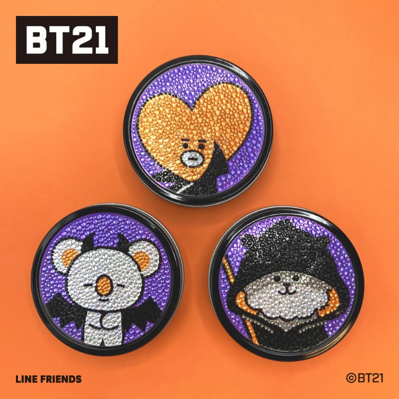 grchambre's tweet photo. BT21のお菓子の新アイテムが発売中🎶
今回はハロウィン柄です!
※スパークスラウンド缶は一部店舗限定商品となります。
店舗により在庫状況が異なりますのでご了承ください。
※お取り寄せはできません。
#シャンブル #chambre #UNVERSTAR #ユニバースター #BT21 https://t.co/Pv9EXaP8fg