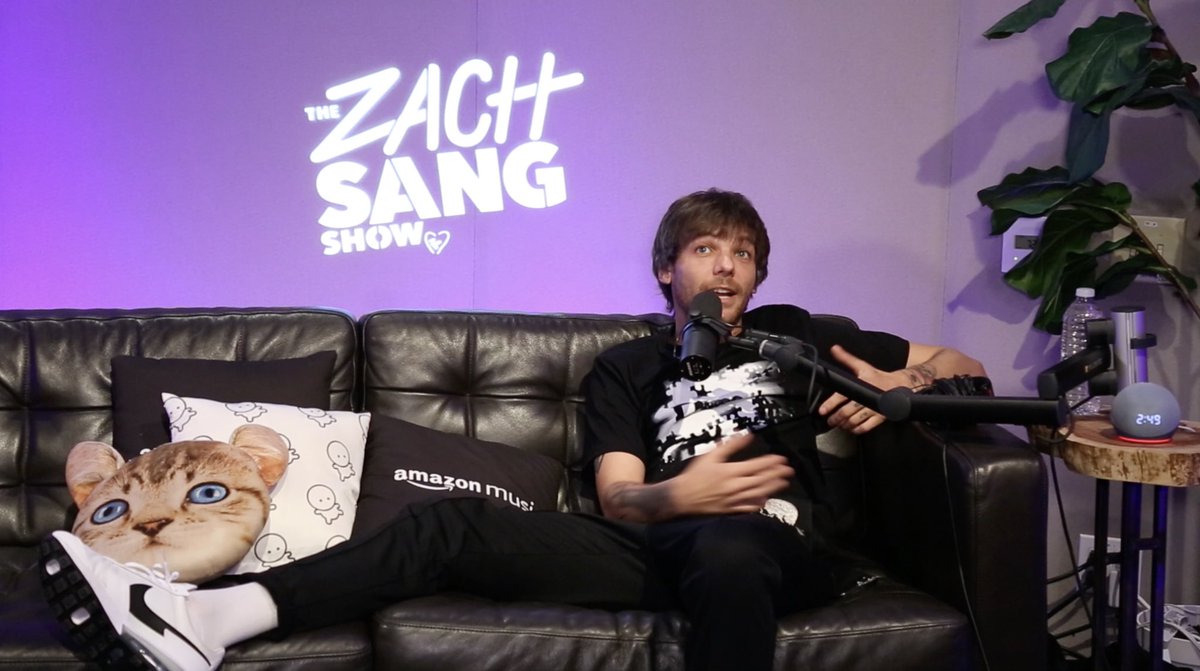 ZachSangShow's tweet photo. thanks to @Louis_Tomlinson for getting comfortable and stopping by the show! 

the full interview will be on our YouTube channel in the near future 😌 #LouisOnAmp #FaithInTheFuture https://t.co/630DGFsn4X
